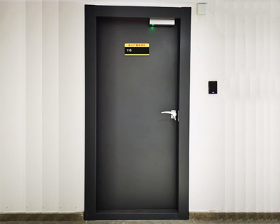 Sealed soundproof door